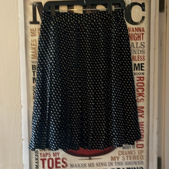 Three piece, women’s Anne Klein sequin suit - Picture 2 of 3